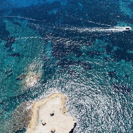 Anna Maria Rock Pure Luxury