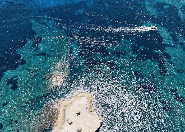 Anna Maria Rock Pure Luxury