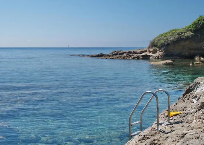 Anna Maria Rock Pure Luxury