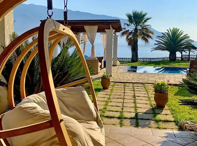 Anna Maria Rock Pure Luxury Spartià